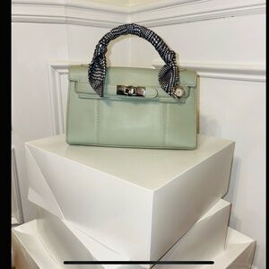 She’s💚Posh Purse